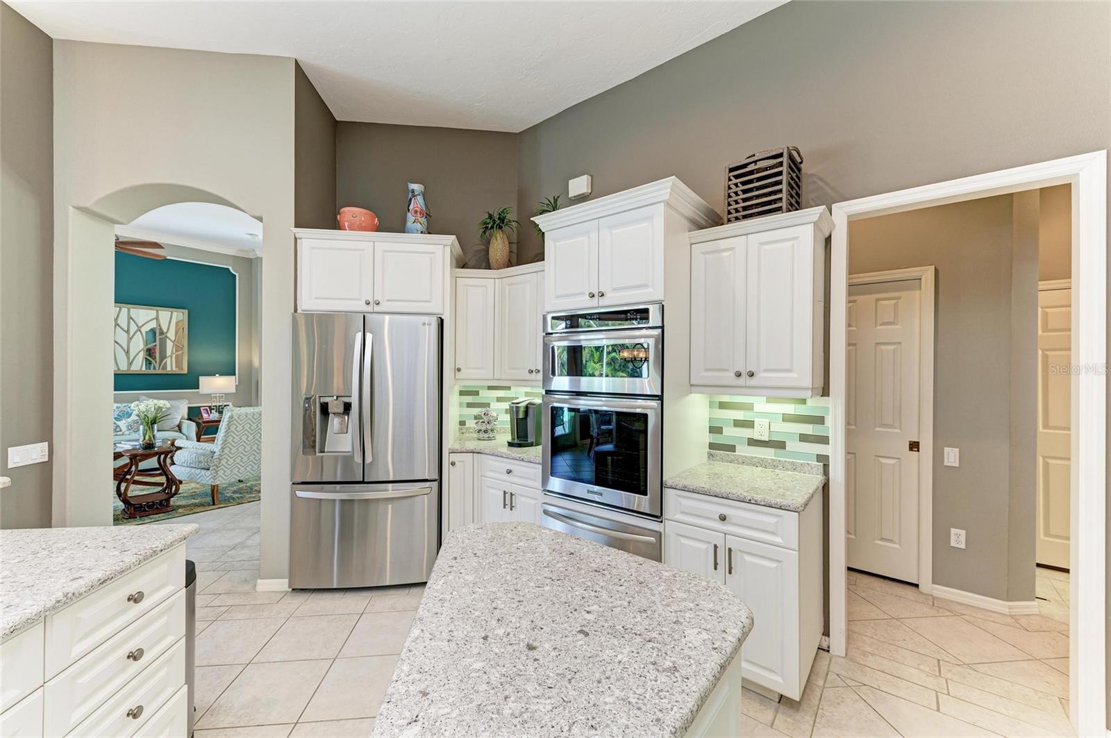 Image 17 of 79 For 8118 Waterview Boulevard