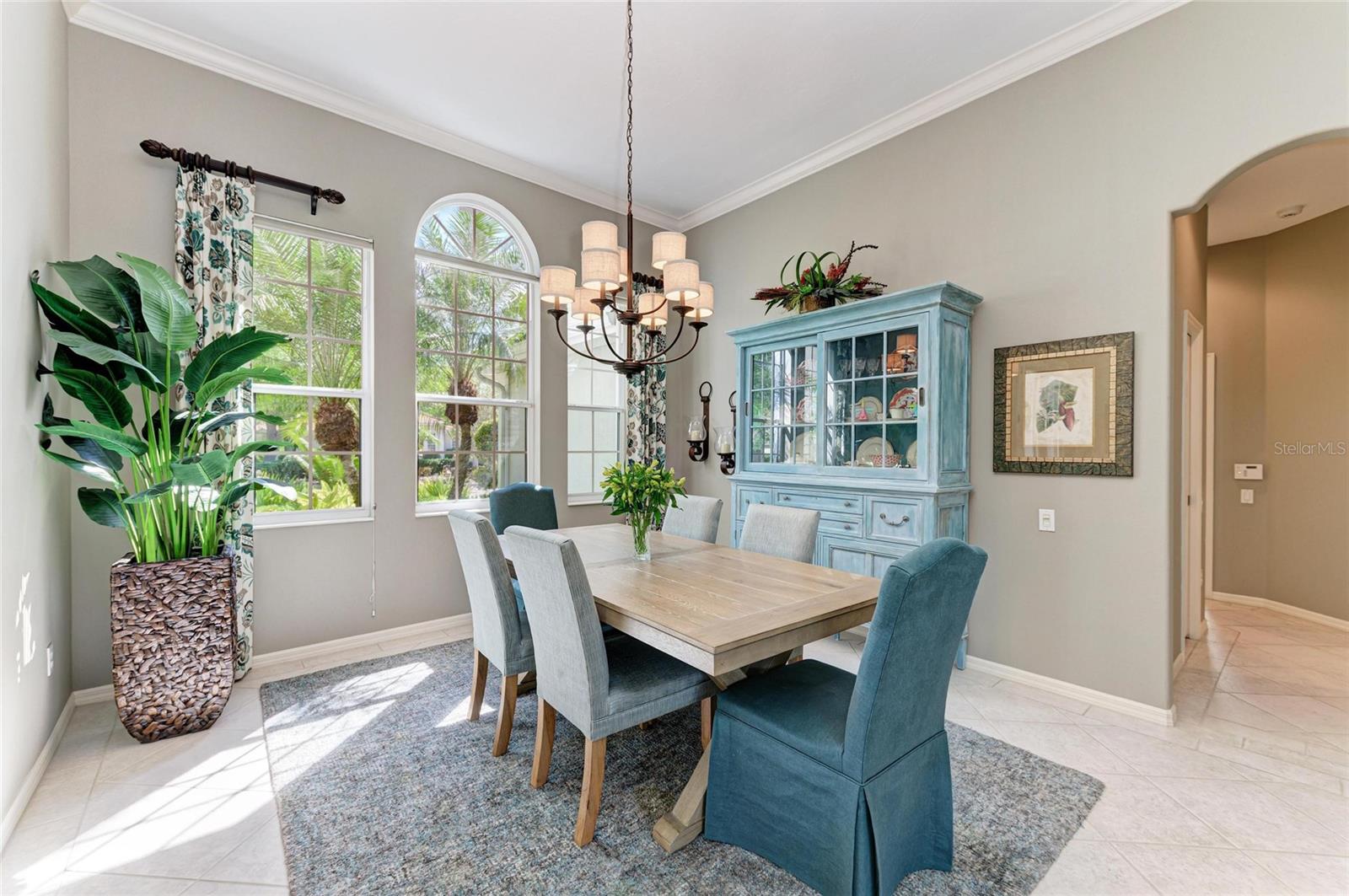 Image 9 of 79 For 8118 Waterview Boulevard