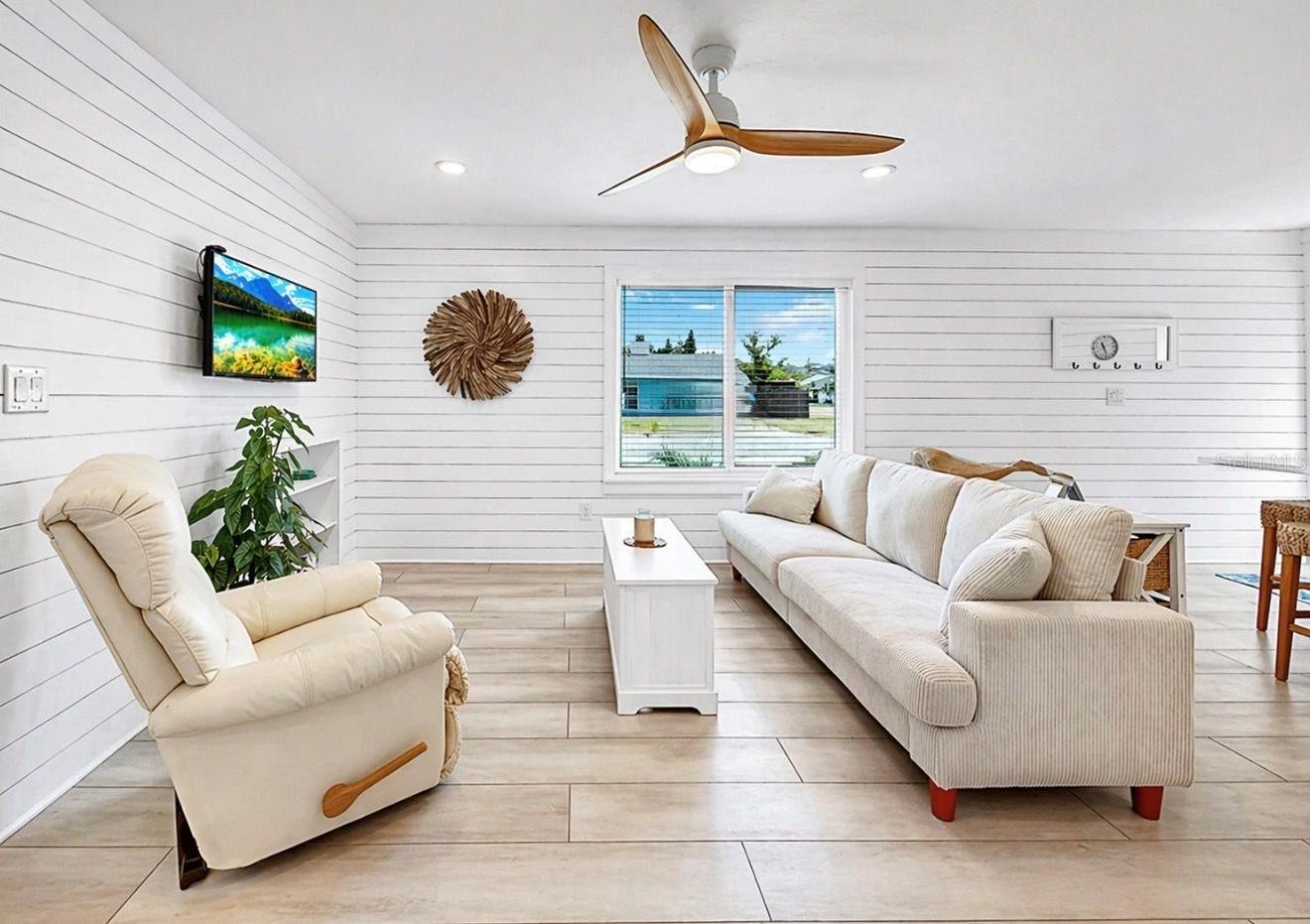 Image 14 of 62 For 8096 Glenbrooke Lane