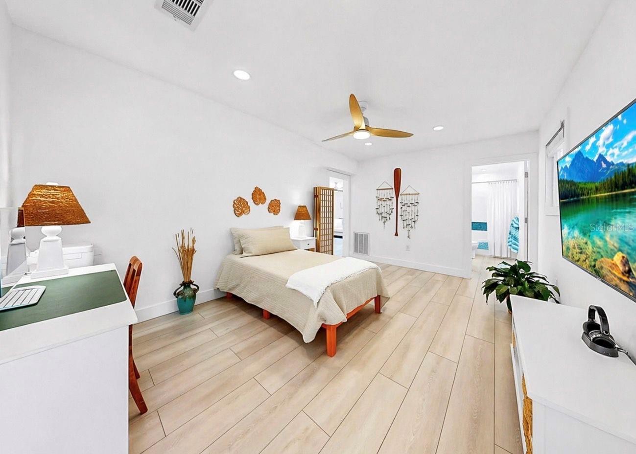 Image 18 of 62 For 8096 Glenbrooke Lane