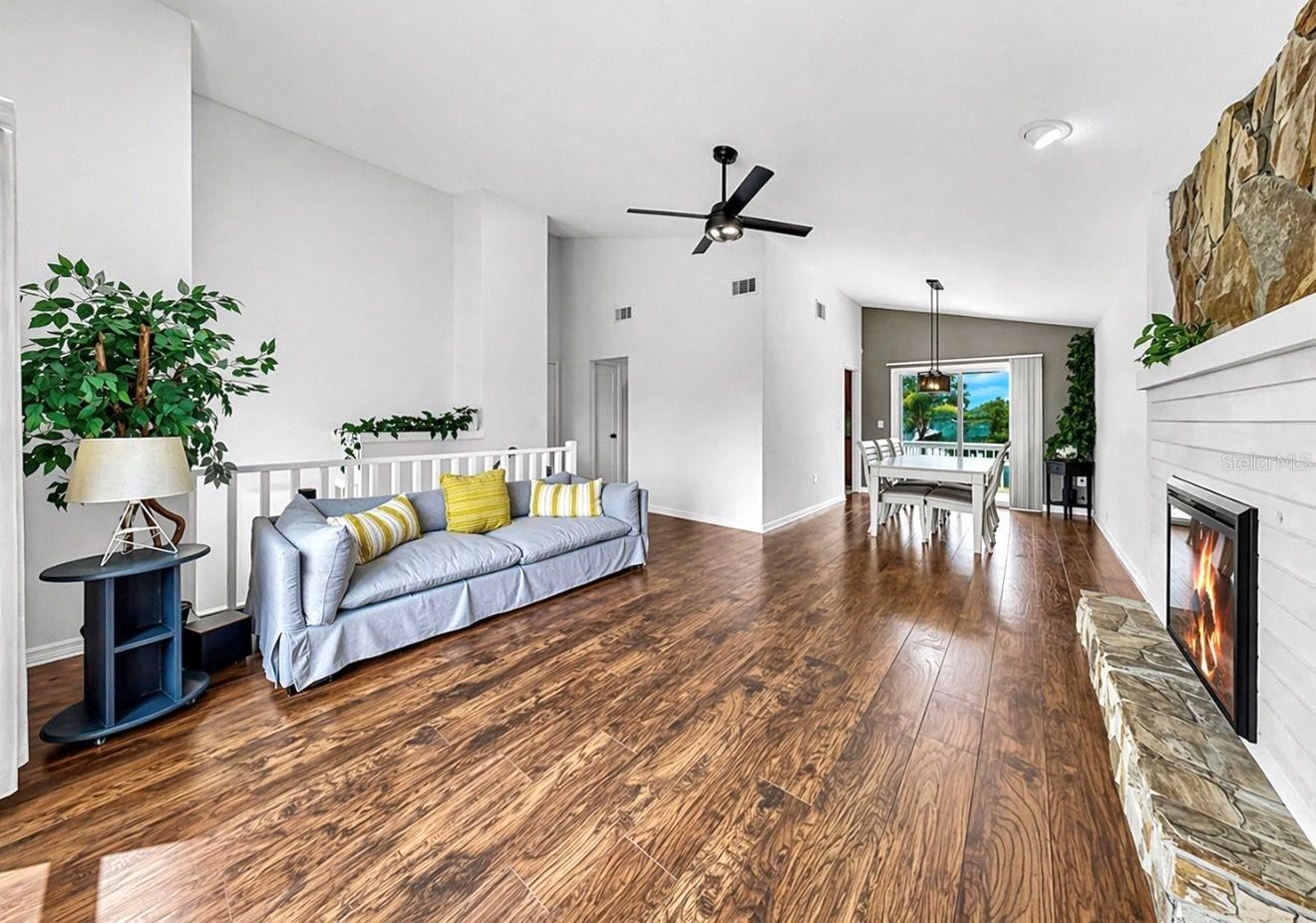 Image 32 of 62 For 8096 Glenbrooke Lane