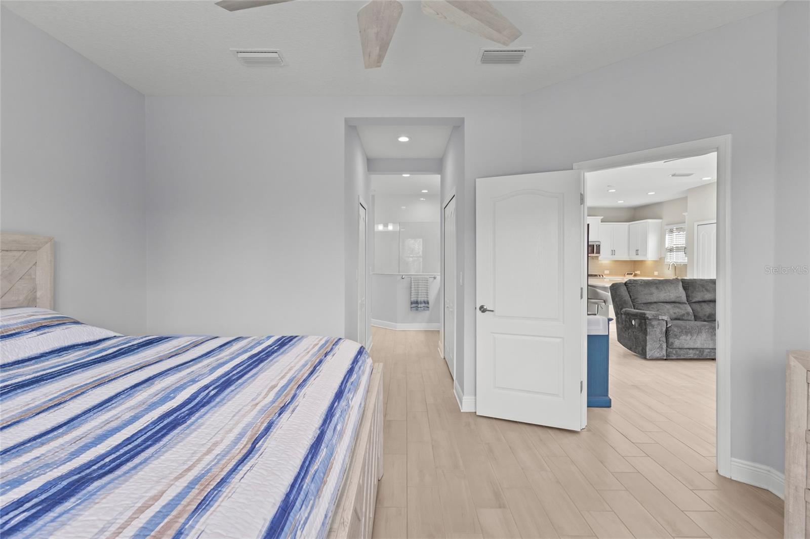 Image 20 of 86 For 205 Palidoro Circle