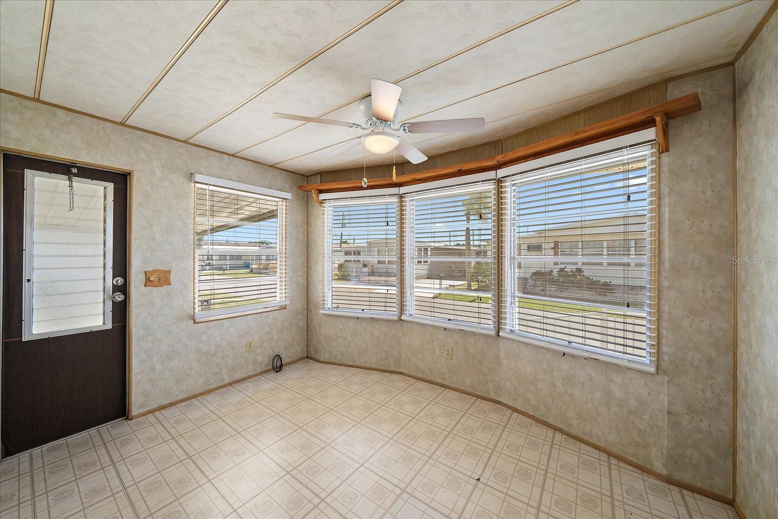 Image 7 of 22 For 89 Del Rio Drive