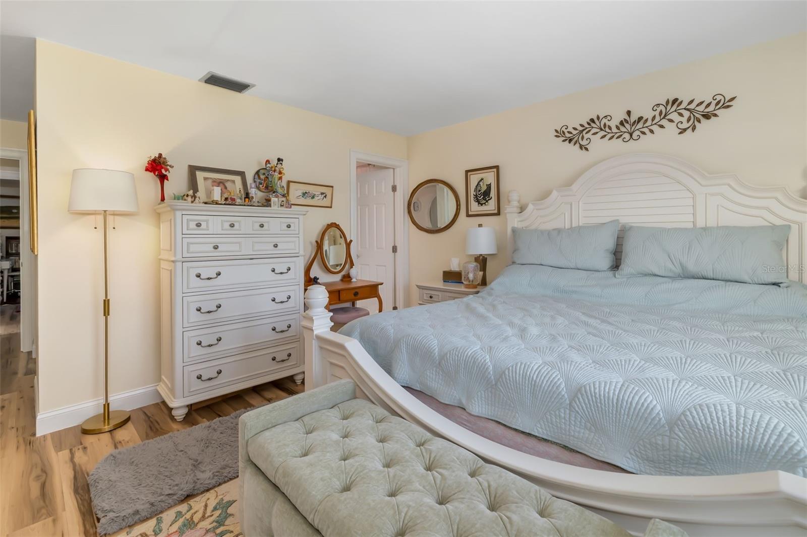 Image 17 of 76 For 3910 Joyce Drive