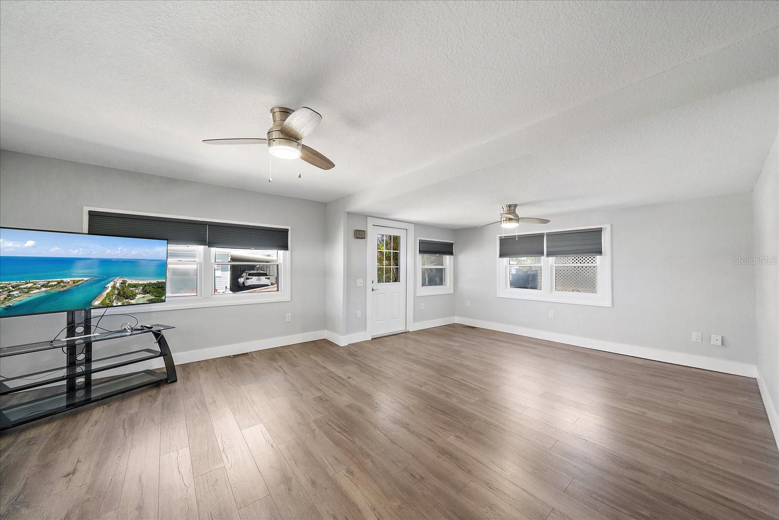 Image 11 of 23 For 30 Flores Drive