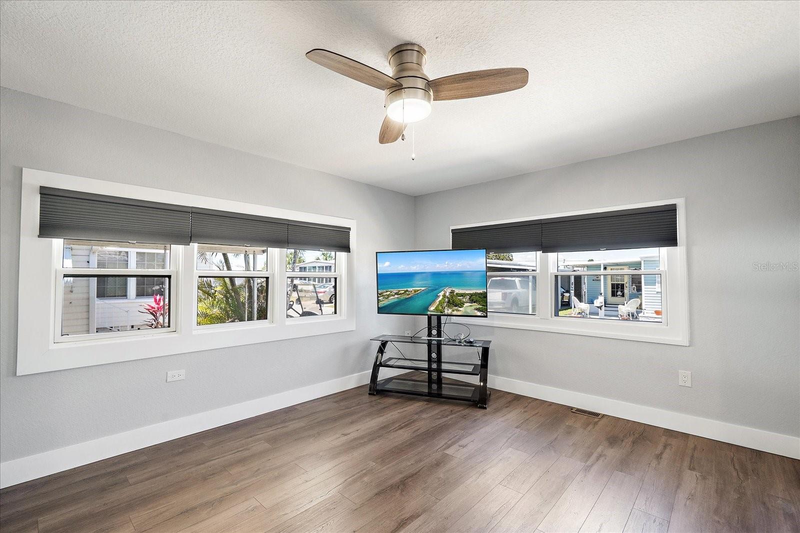 Image 12 of 23 For 30 Flores Drive