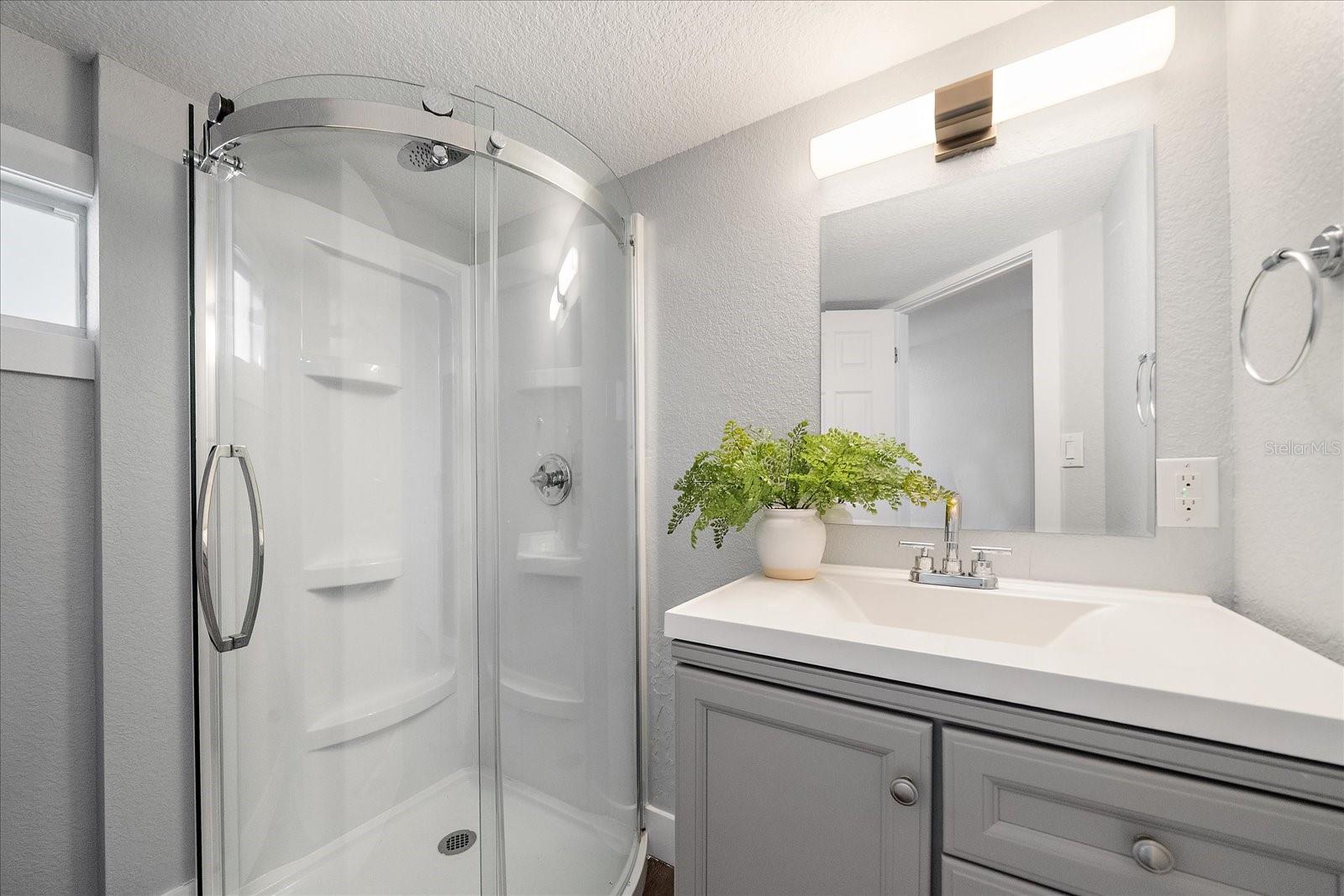 Image 18 of 23 For 30 Flores Drive