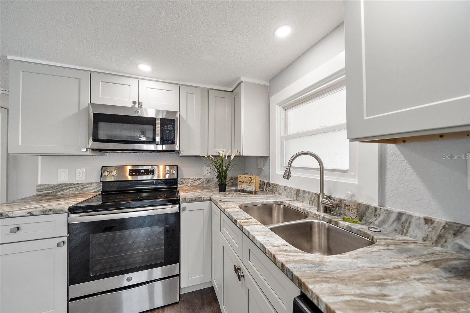 Image 3 of 23 For 30 Flores Drive