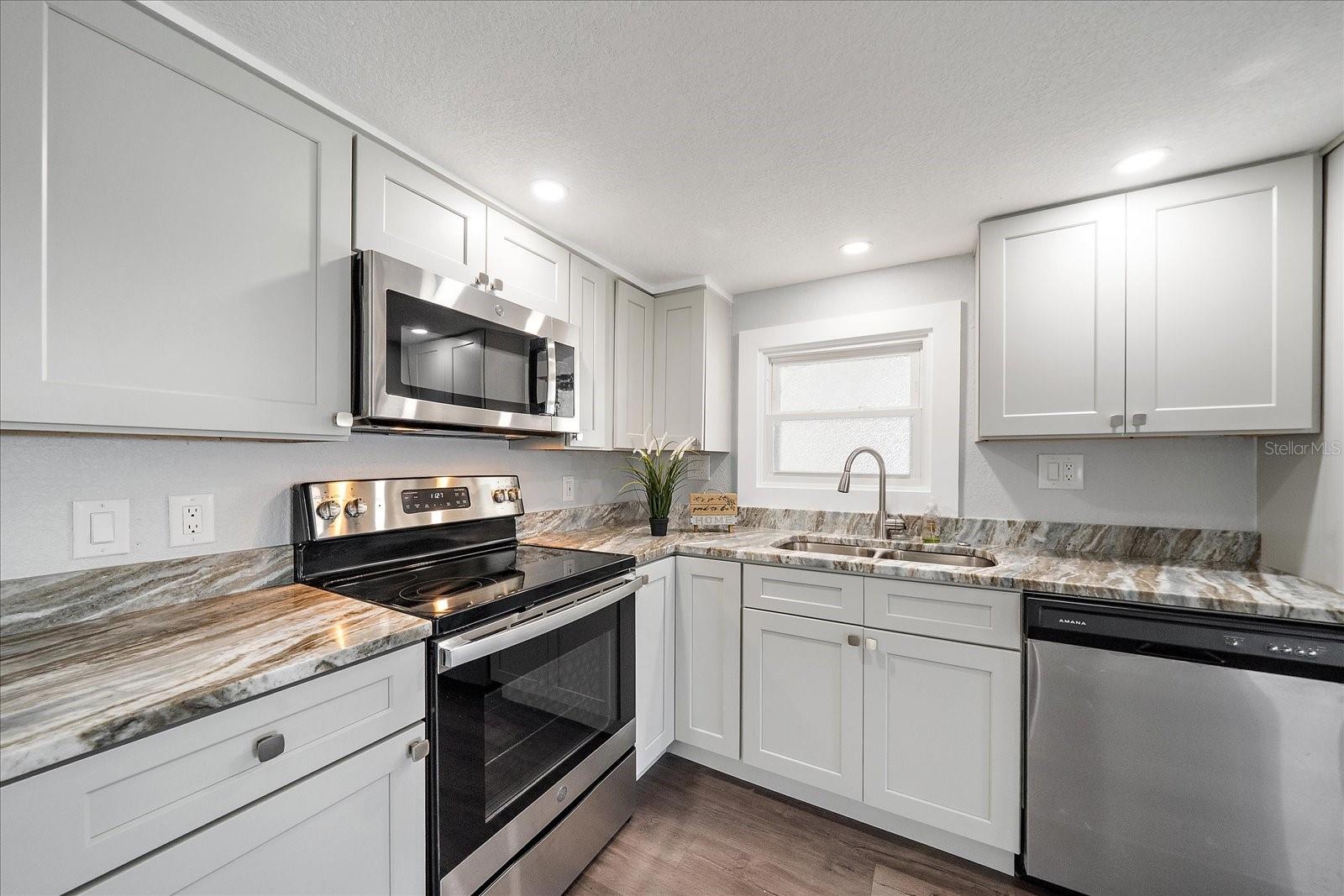 Image 4 of 23 For 30 Flores Drive