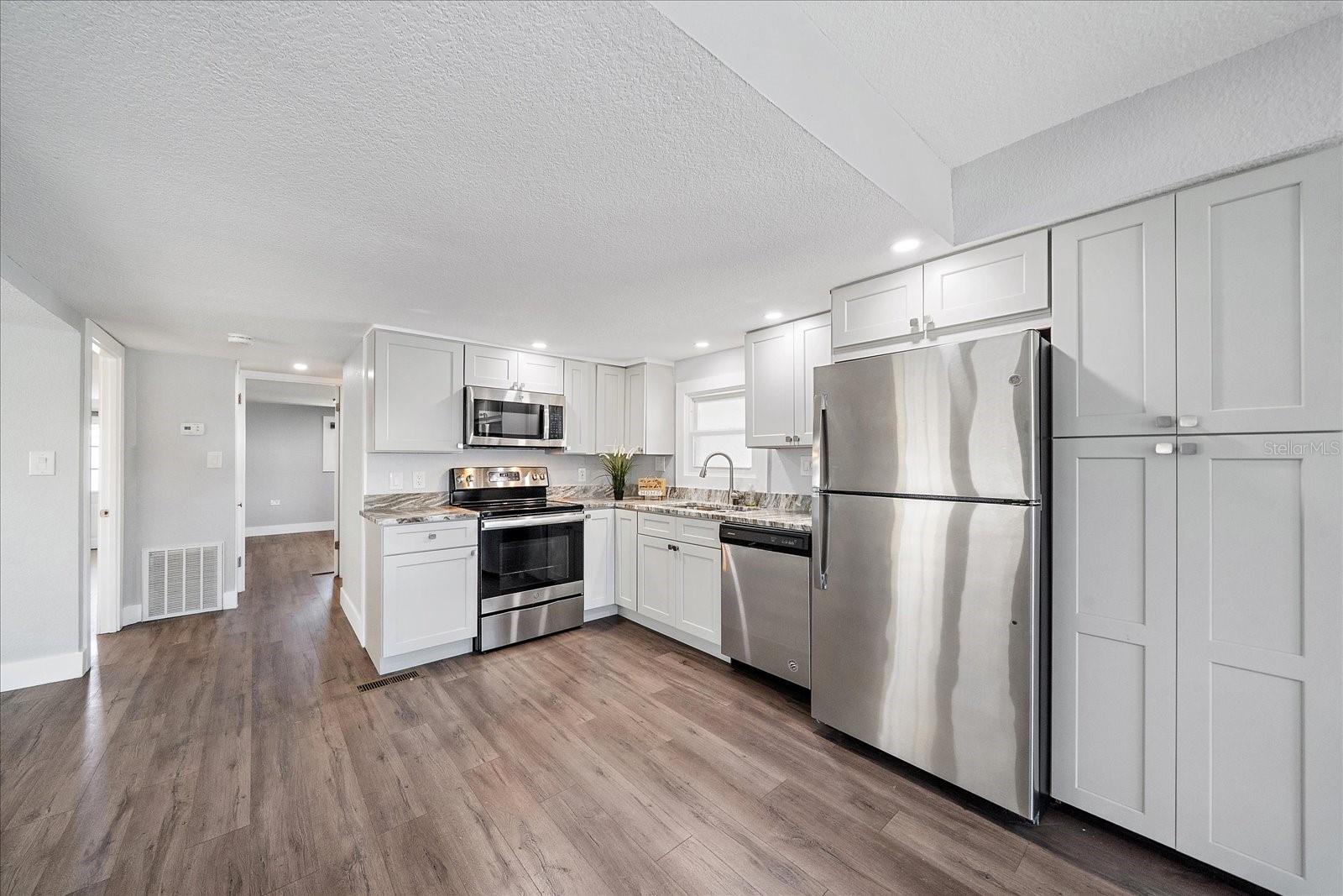 Image 5 of 23 For 30 Flores Drive