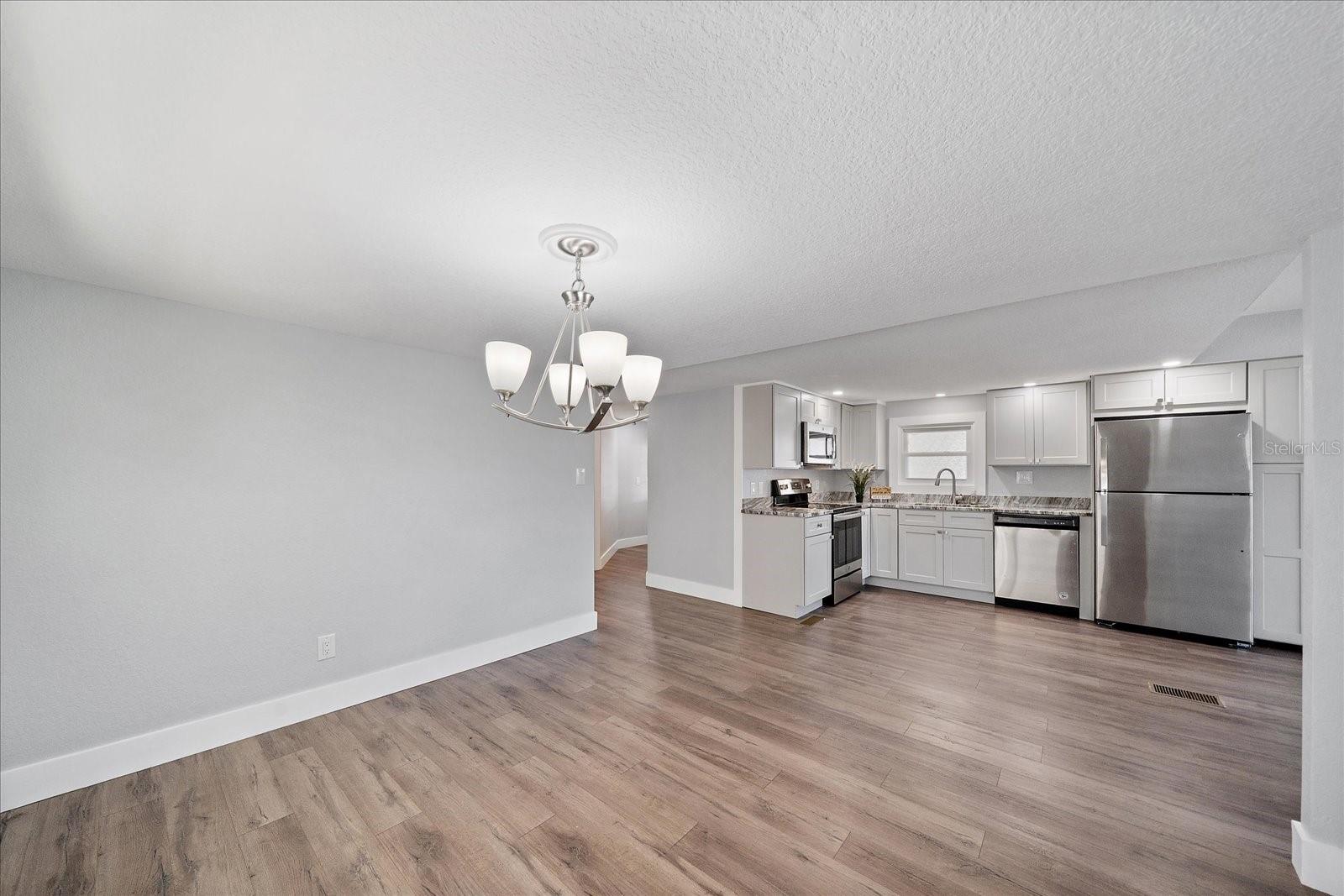 Image 7 of 23 For 30 Flores Drive