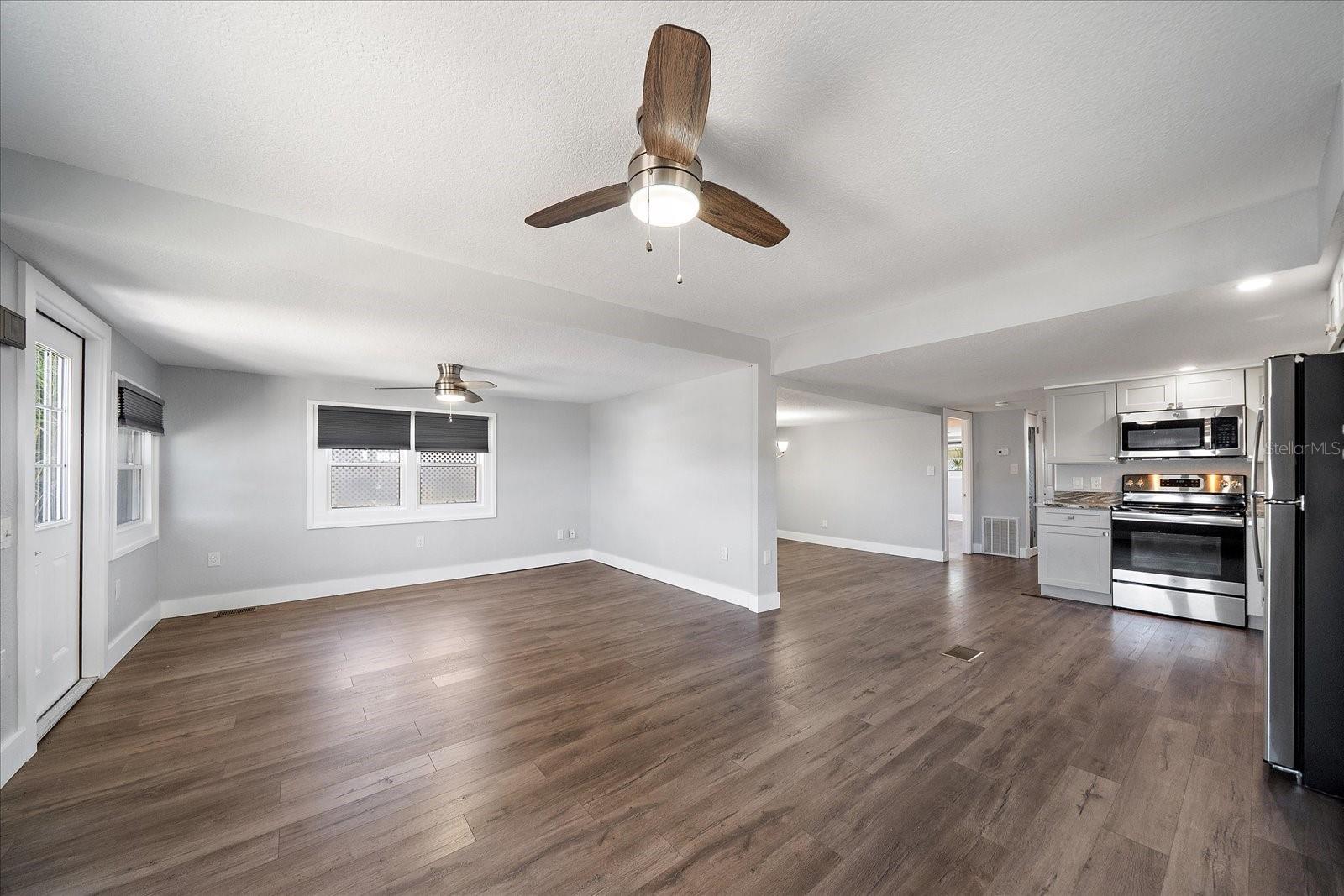 Image 8 of 23 For 30 Flores Drive