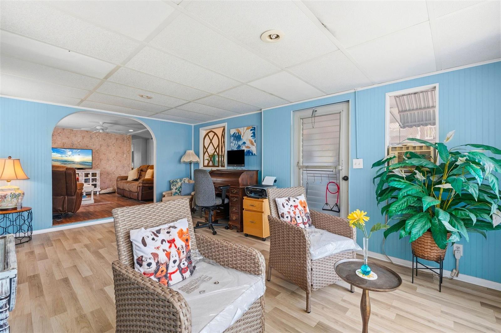 Image 12 of 34 For 970 Jolanda Circle