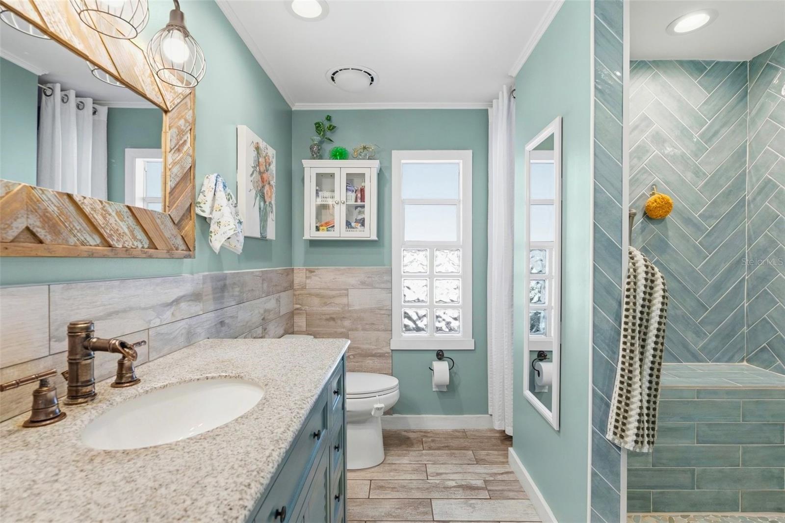 Image 15 of 34 For 970 Jolanda Circle