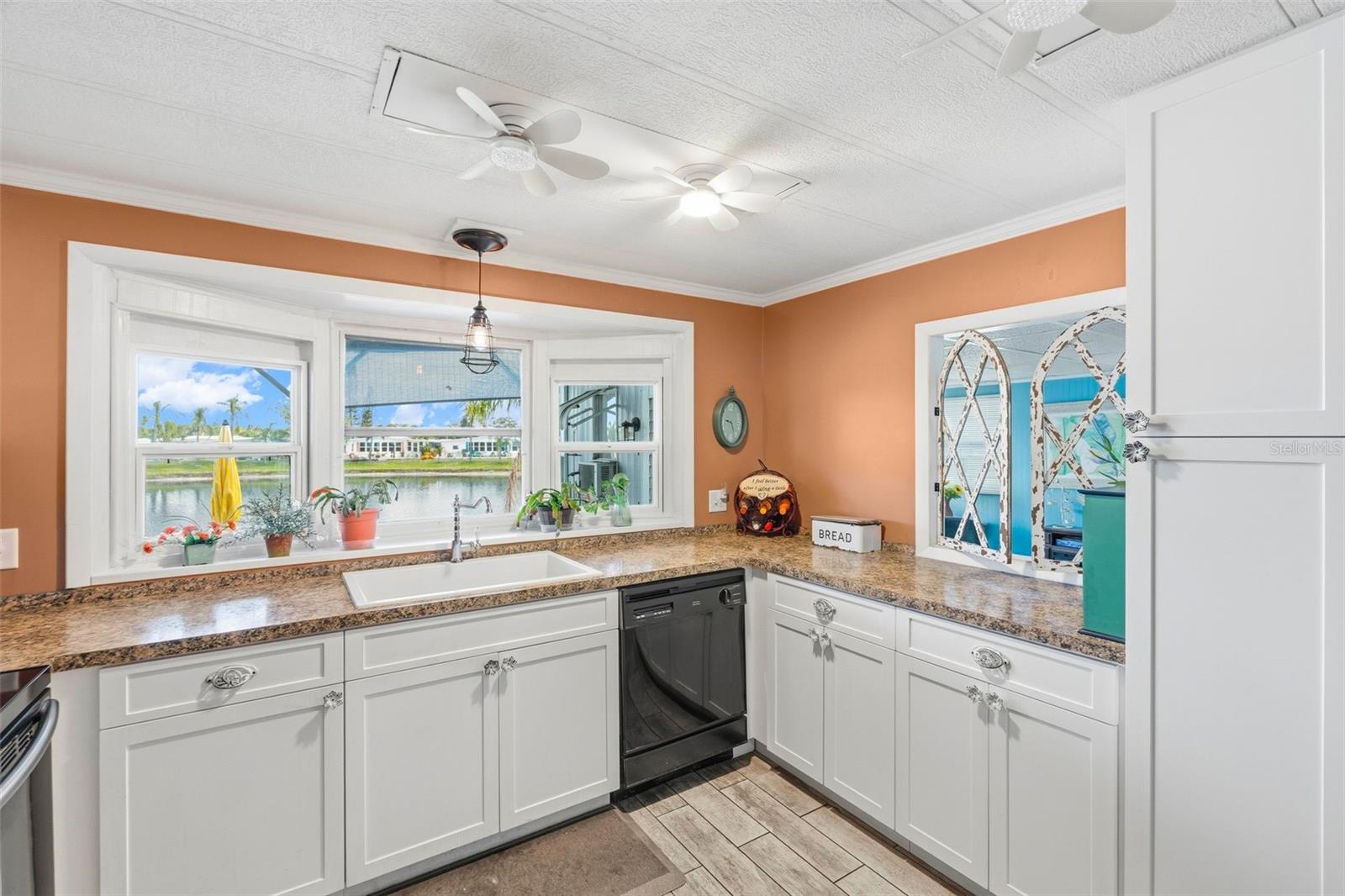 Image 4 of 34 For 970 Jolanda Circle