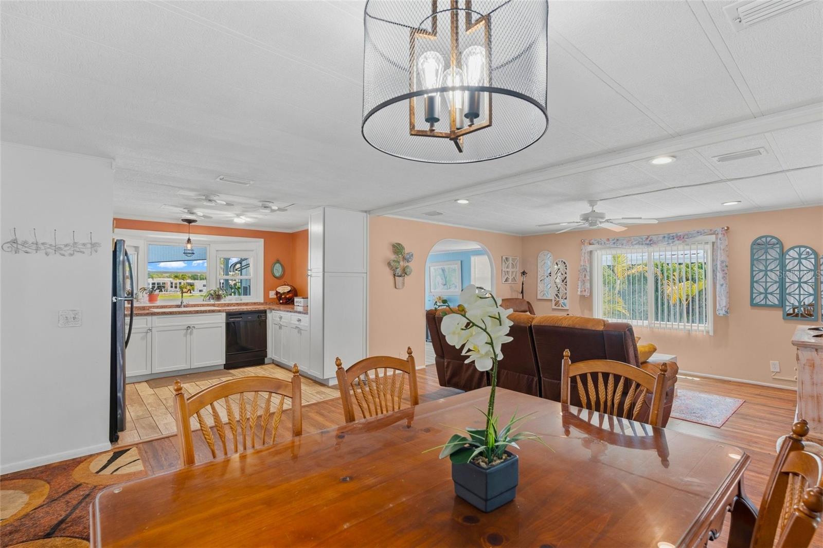 Image 7 of 34 For 970 Jolanda Circle