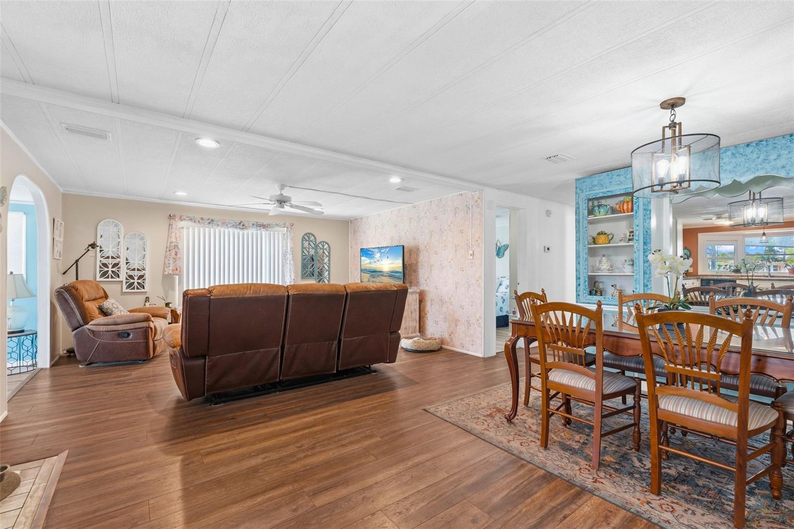 Image 8 of 34 For 970 Jolanda Circle