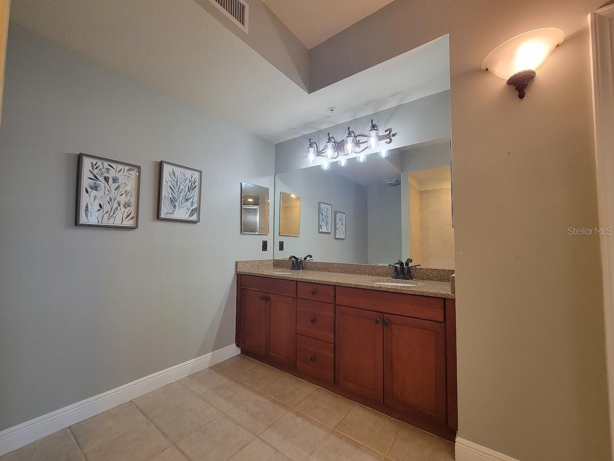 Image 27 of 53 For 5114 Melbourne Street A105