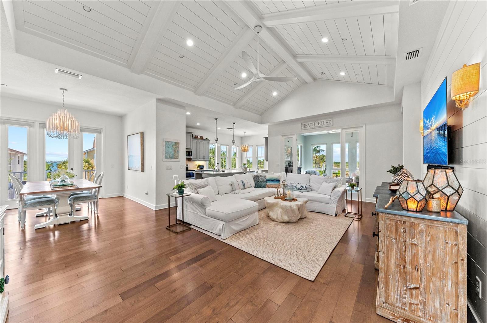 Image 12 of 100 For 271 Saint Lucia Drive 202