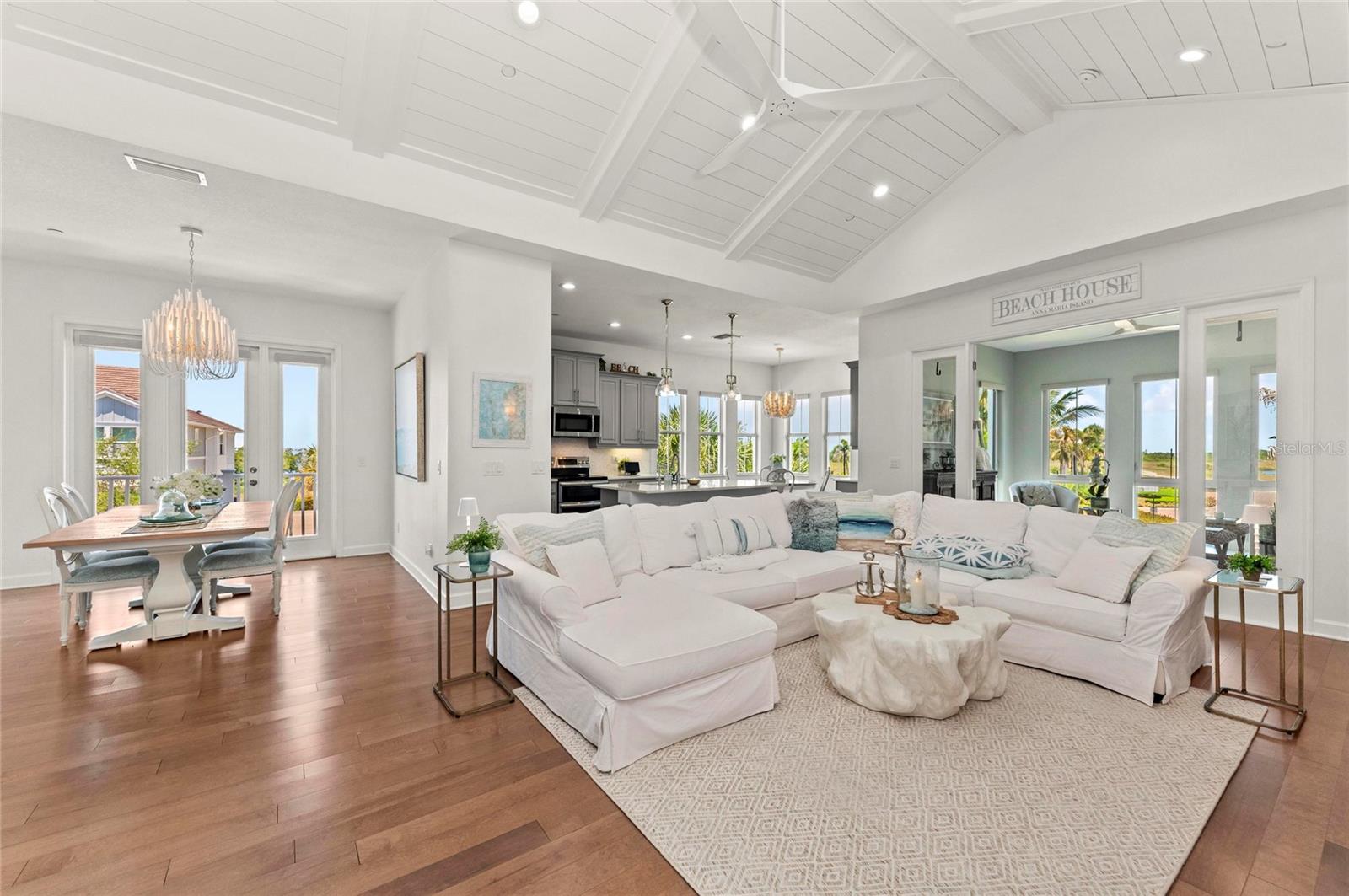 Image 13 of 100 For 271 Saint Lucia Drive 202