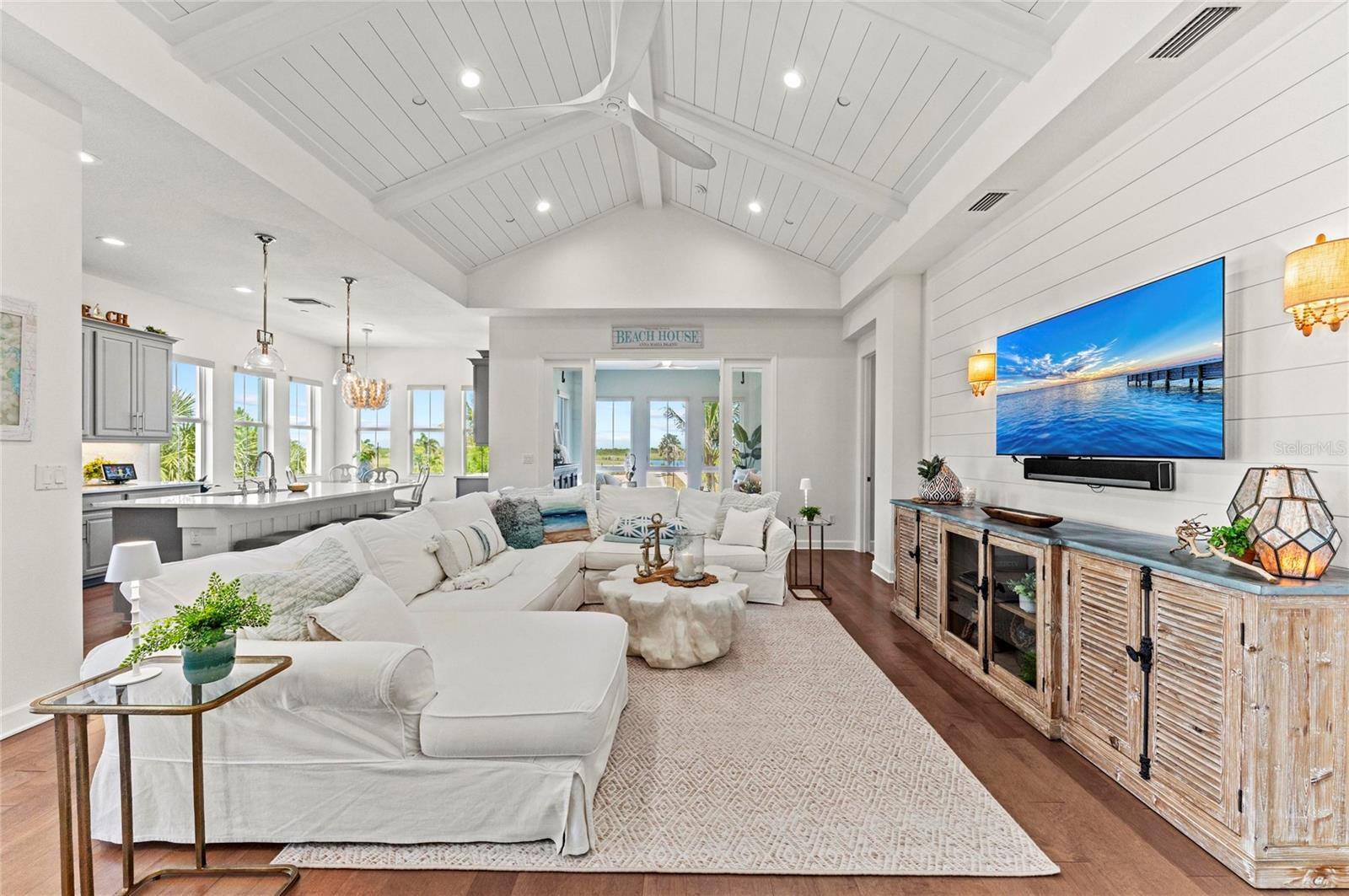 Image 14 of 100 For 271 Saint Lucia Drive 202