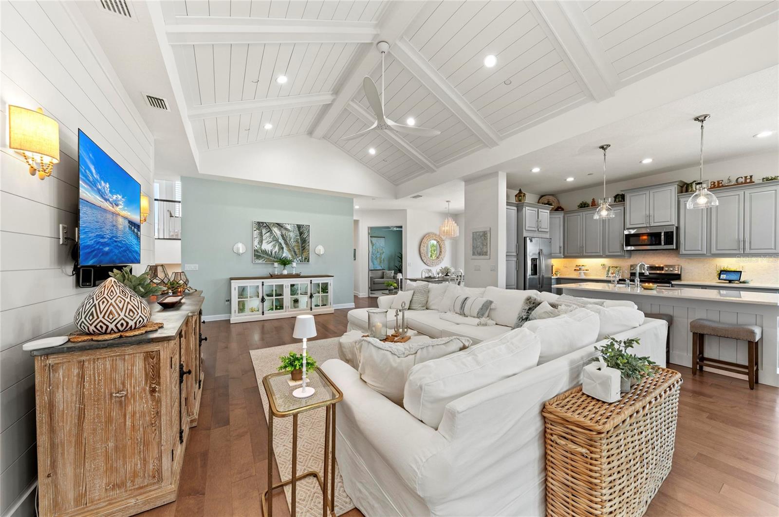 Image 15 of 100 For 271 Saint Lucia Drive 202