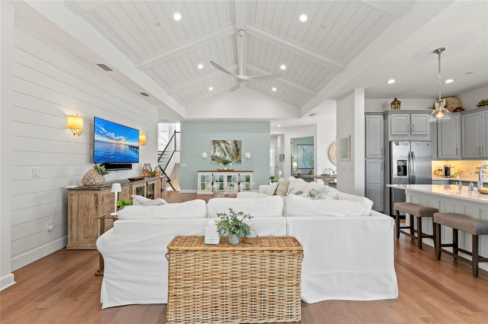 Image 16 of 100 For 271 Saint Lucia Drive 202