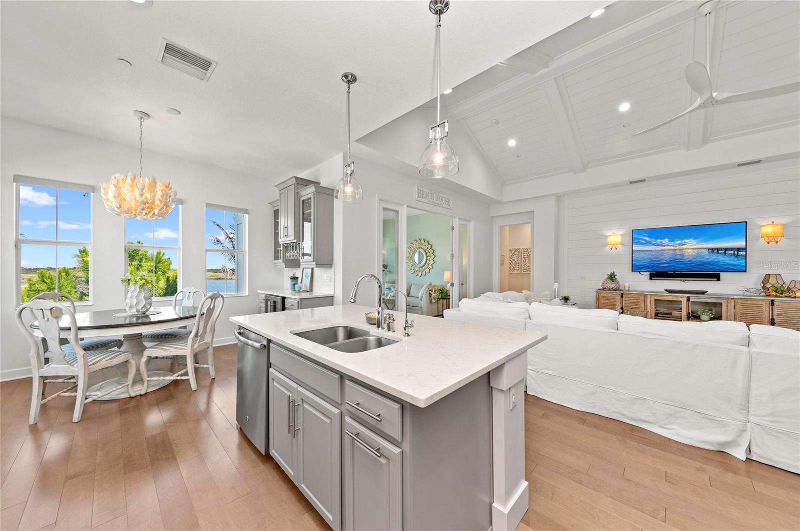 Image 19 of 100 For 271 Saint Lucia Drive 202