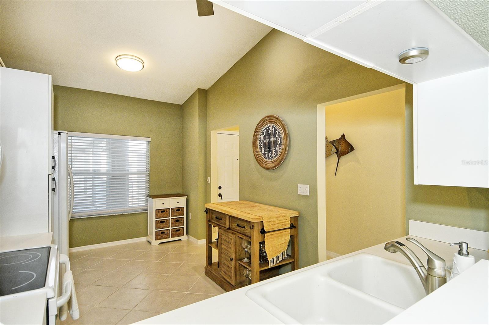 Image 12 of 38 For 9610 Club South Circle 4302