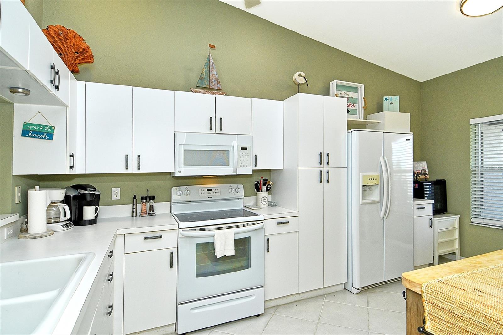 Image 13 of 38 For 9610 Club South Circle 4302