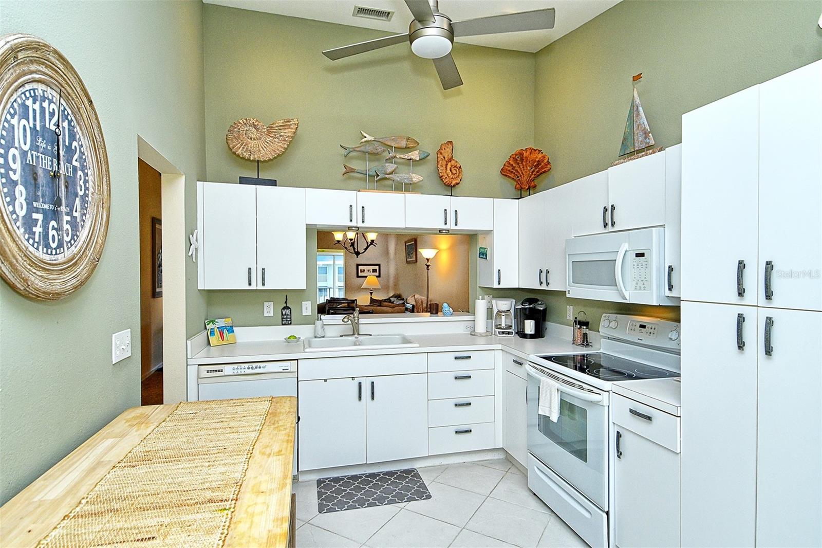 Image 16 of 38 For 9610 Club South Circle 4302