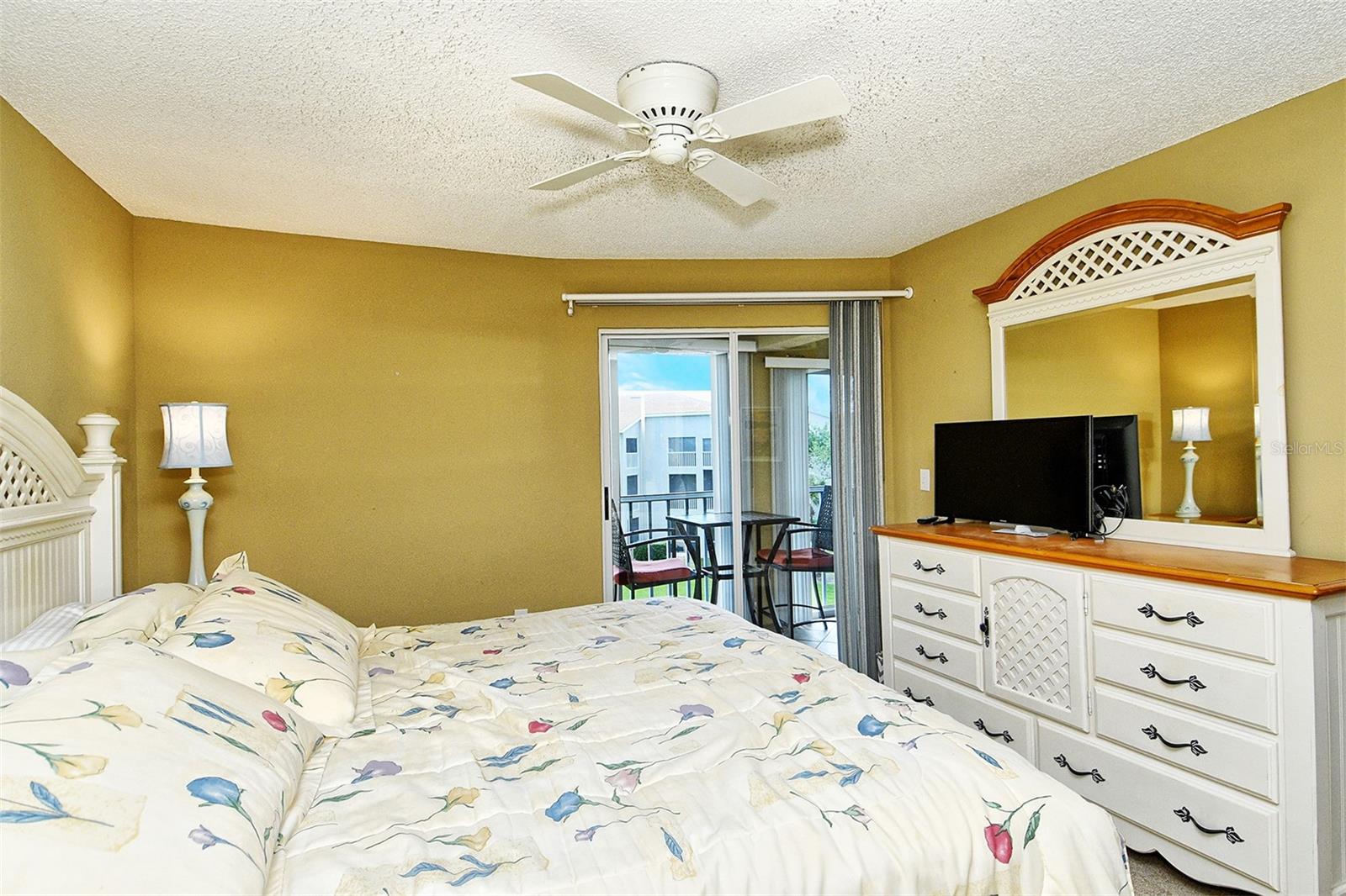 Image 21 of 38 For 9610 Club South Circle 4302