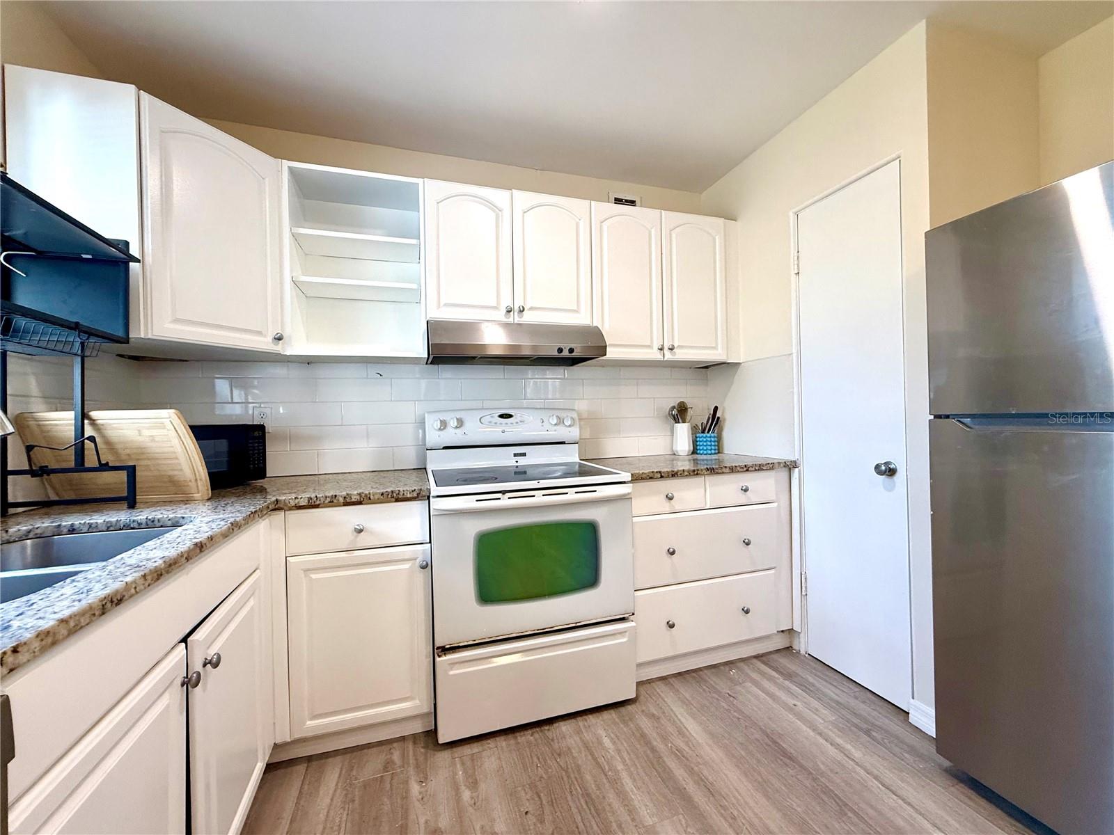 Image 10 of 27 For 2658 Nassau Street