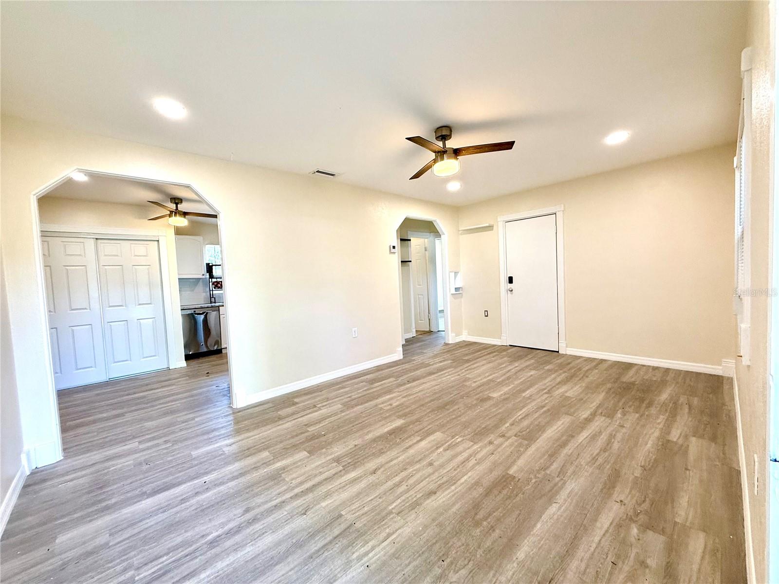 Image 4 of 27 For 2658 Nassau Street