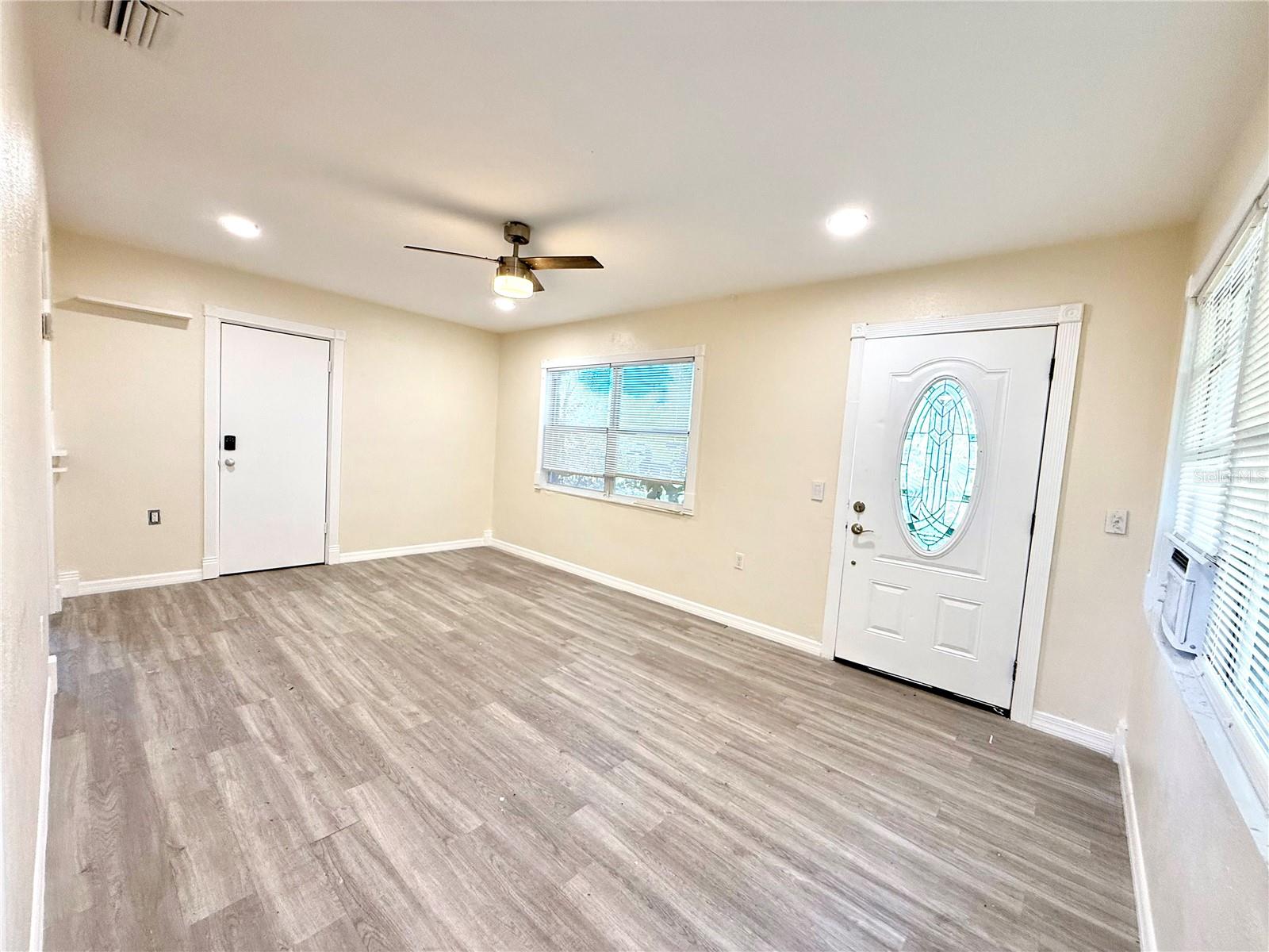 Image 5 of 27 For 2658 Nassau Street