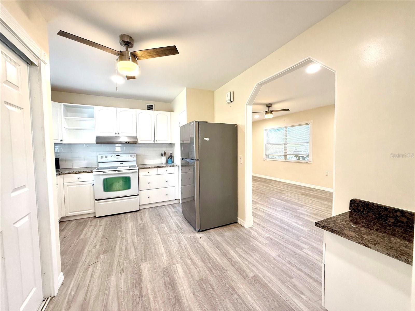 Image 7 of 27 For 2658 Nassau Street