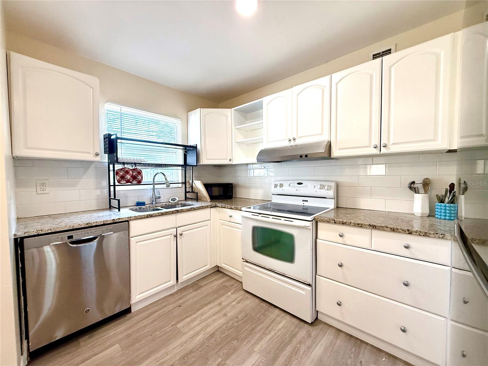 Image 9 of 27 For 2658 Nassau Street