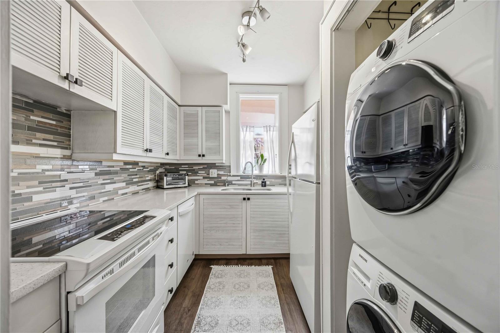 Image 12 of 34 For 1221 Palm Avenue 203