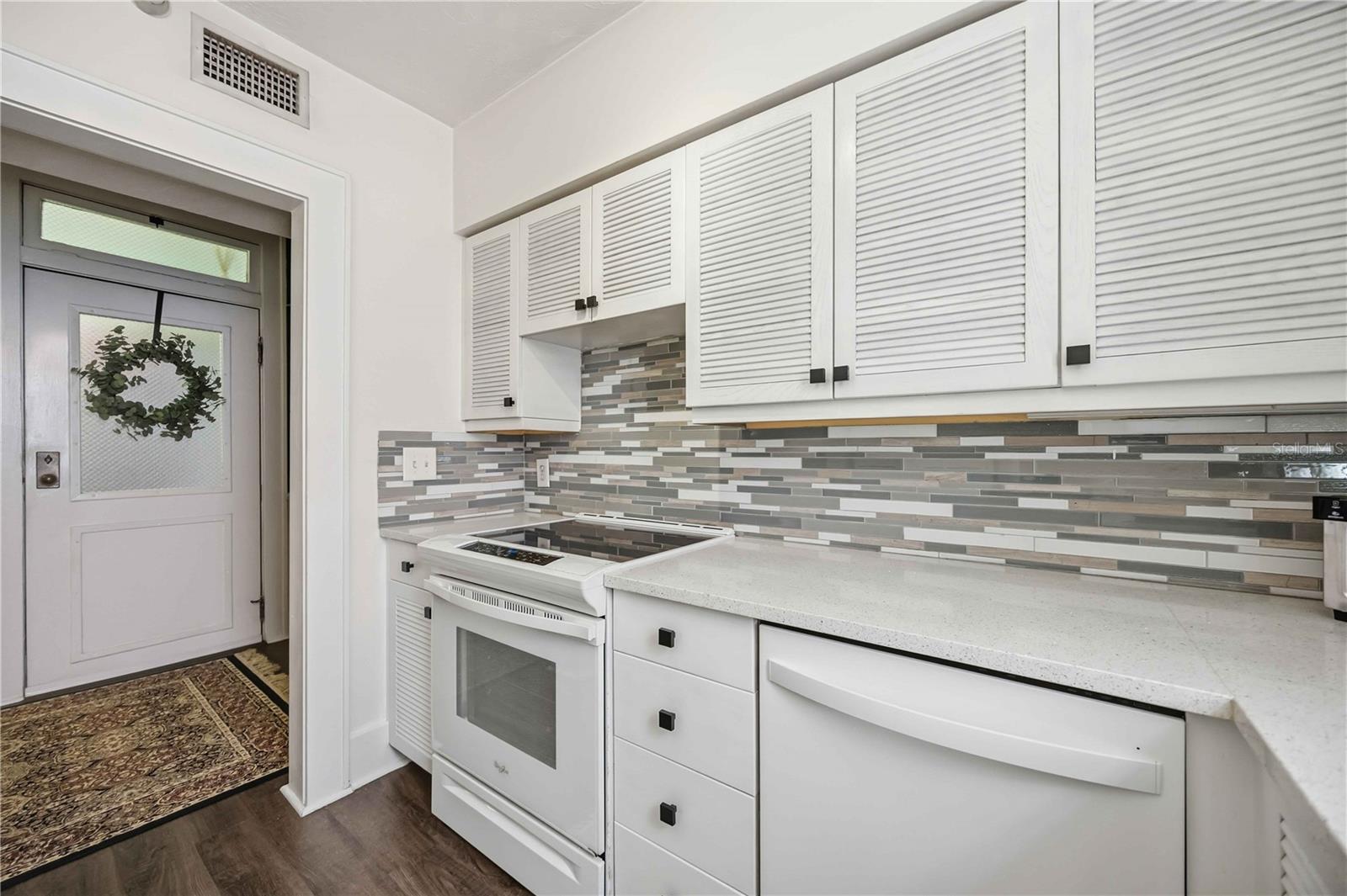 Image 13 of 34 For 1221 Palm Avenue 203