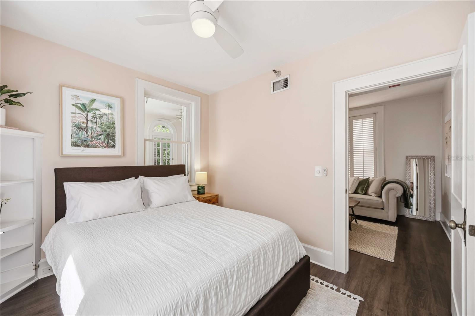 Image 17 of 34 For 1221 Palm Avenue 203