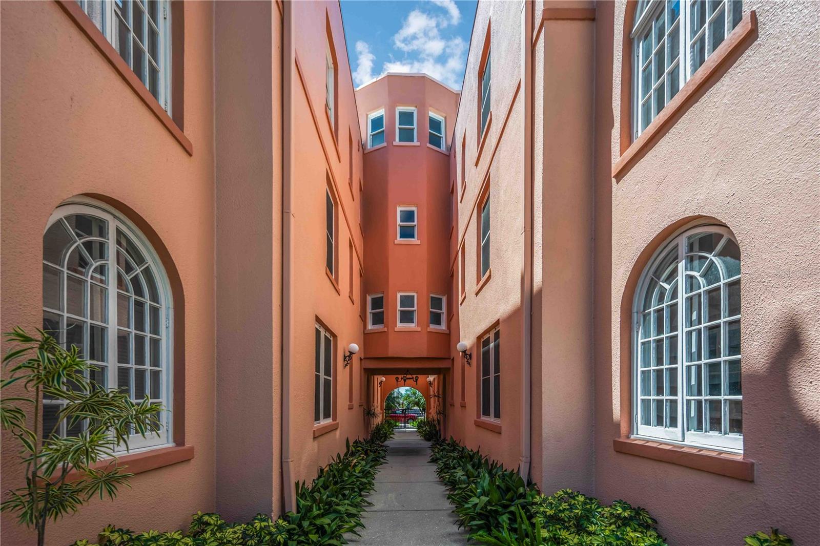 Image 2 of 34 For 1221 Palm Avenue 203