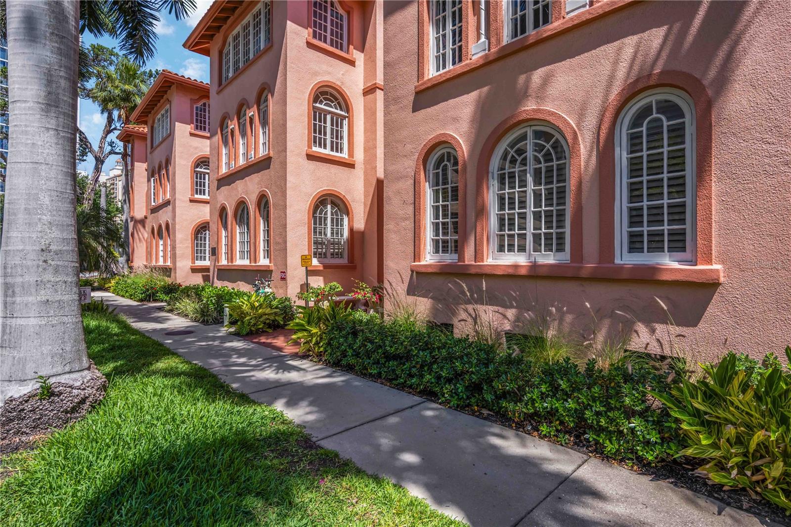 Image 26 of 34 For 1221 Palm Avenue 203