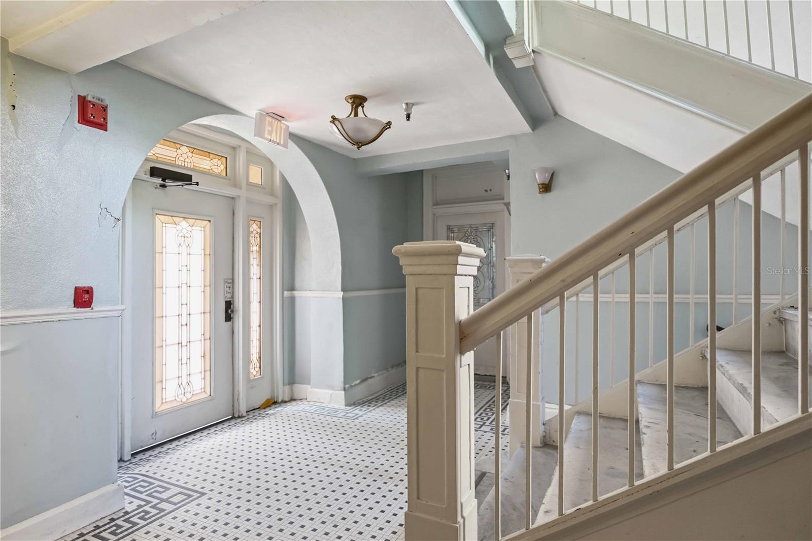 Image 3 of 34 For 1221 Palm Avenue 203