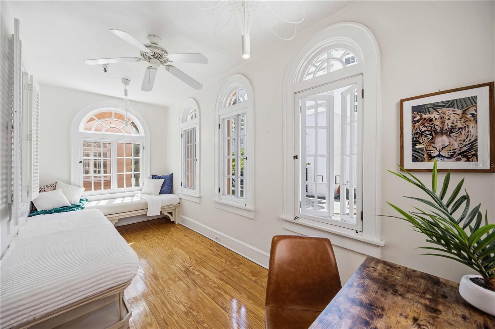 Image 4 of 34 For 1221 Palm Avenue 203