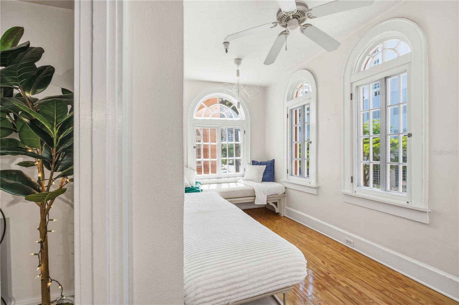 Image 5 of 34 For 1221 Palm Avenue 203