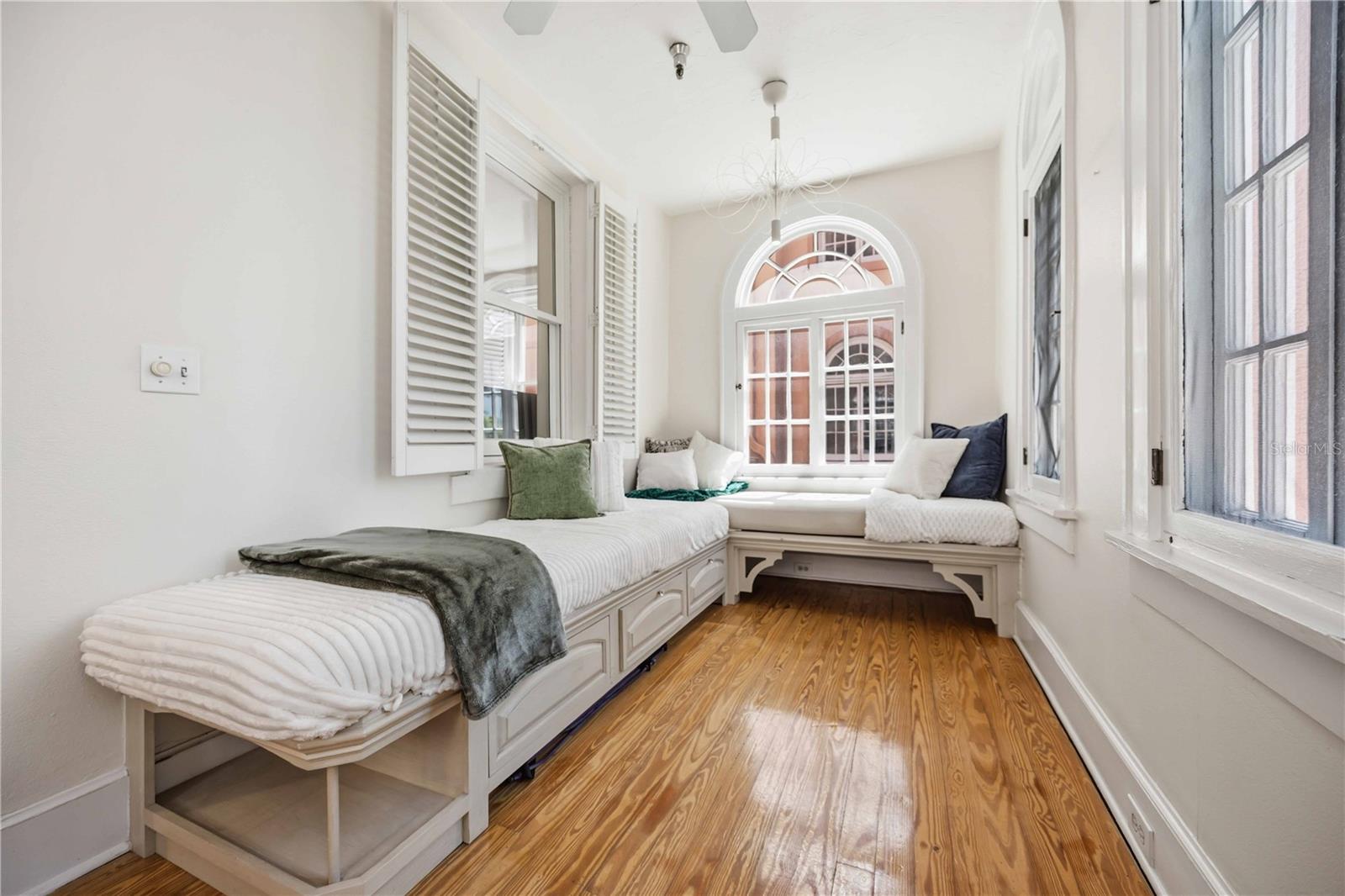 Image 7 of 34 For 1221 Palm Avenue 203