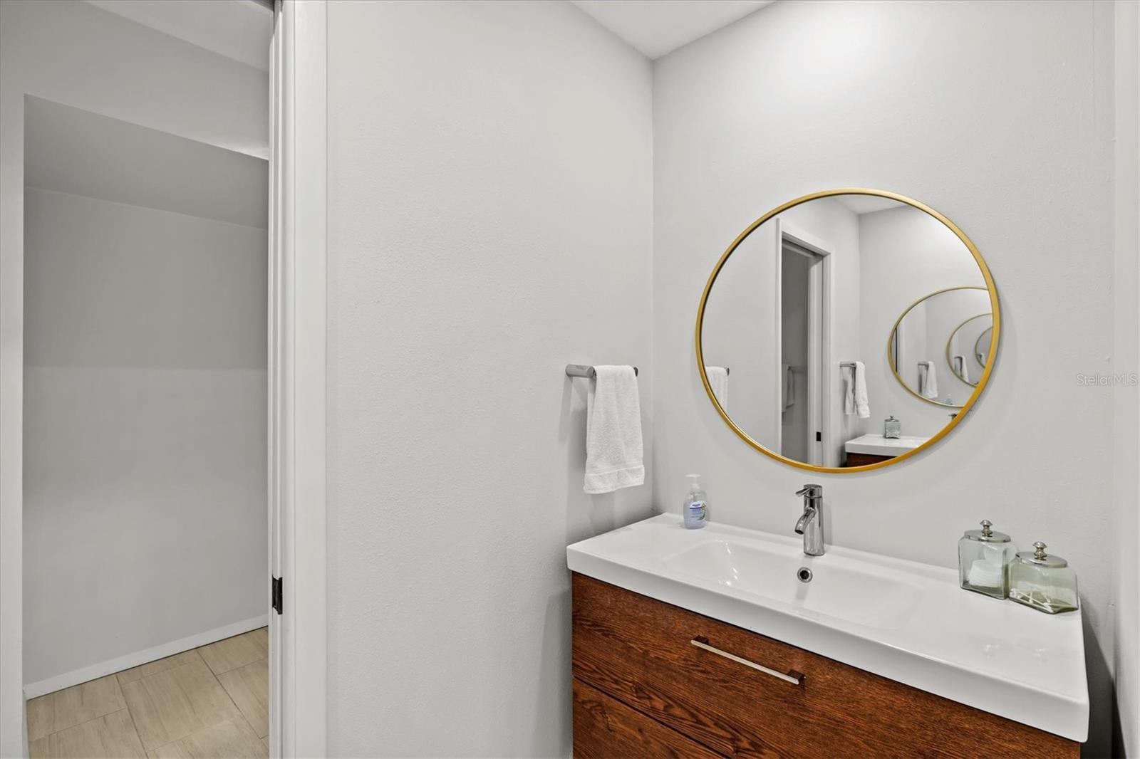 Image 30 of 76 For 4566 Hidden View Place 7