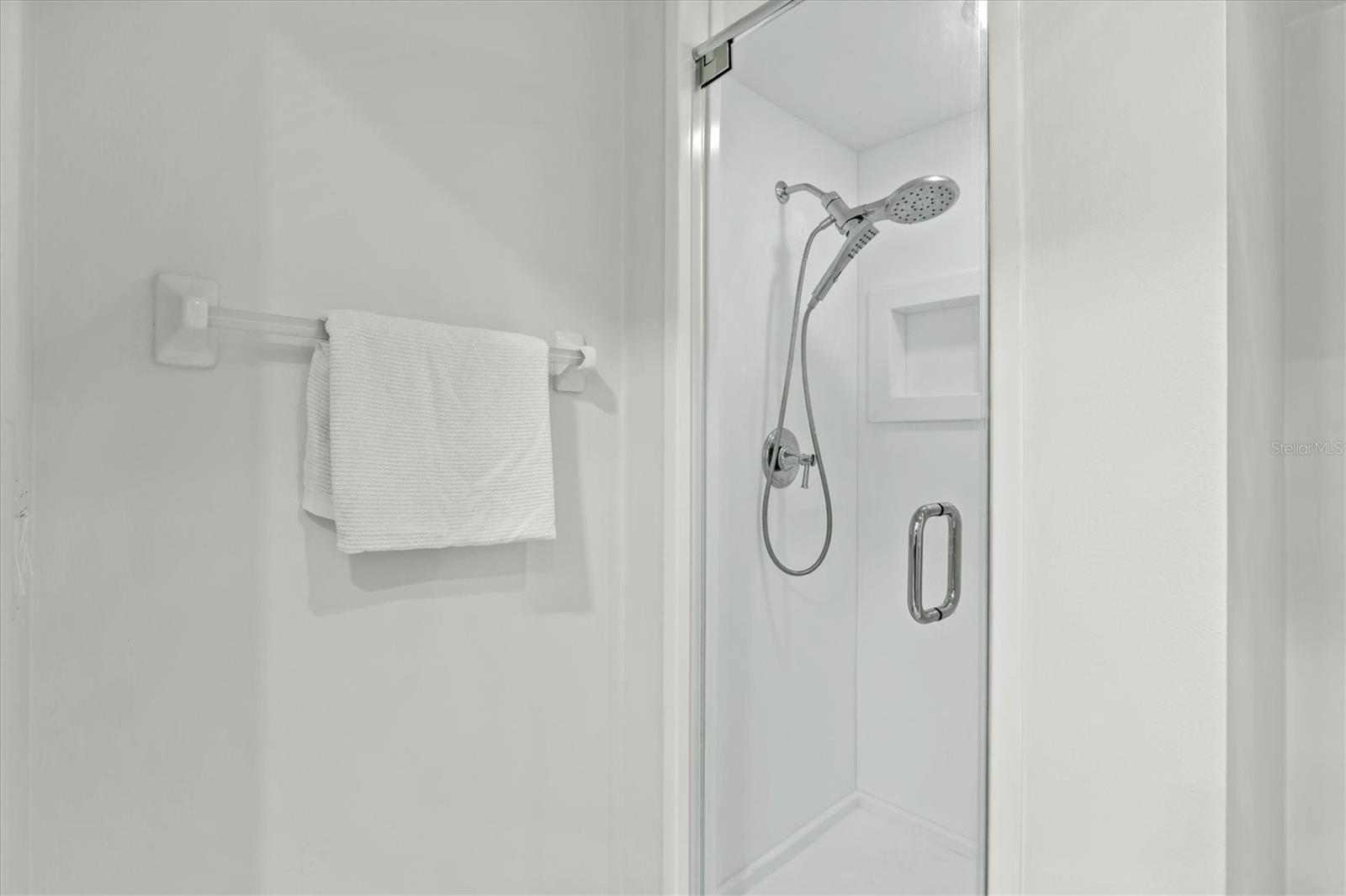 Image 33 of 76 For 4566 Hidden View Place 7