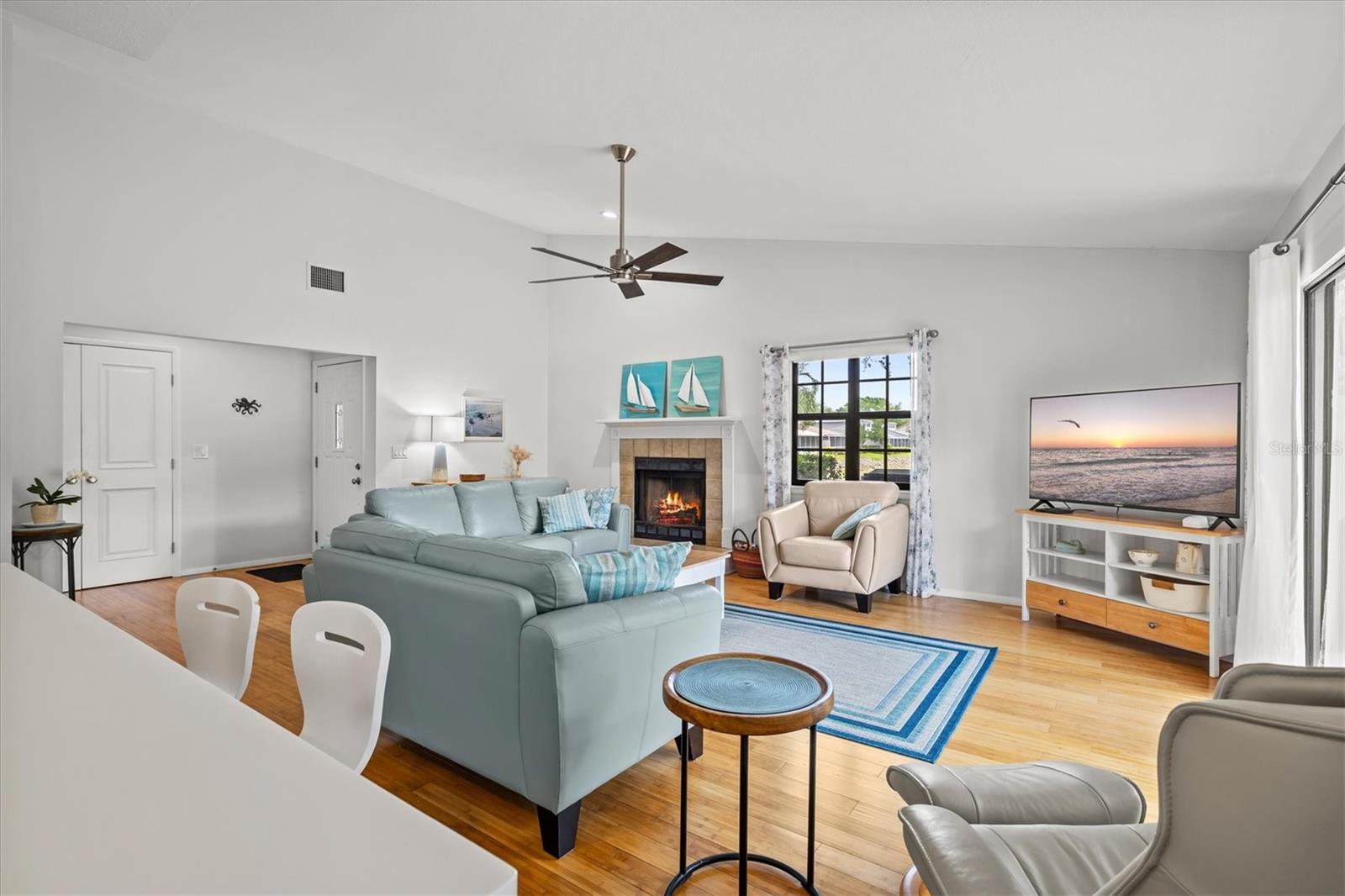 Image 7 of 76 For 4566 Hidden View Place 7