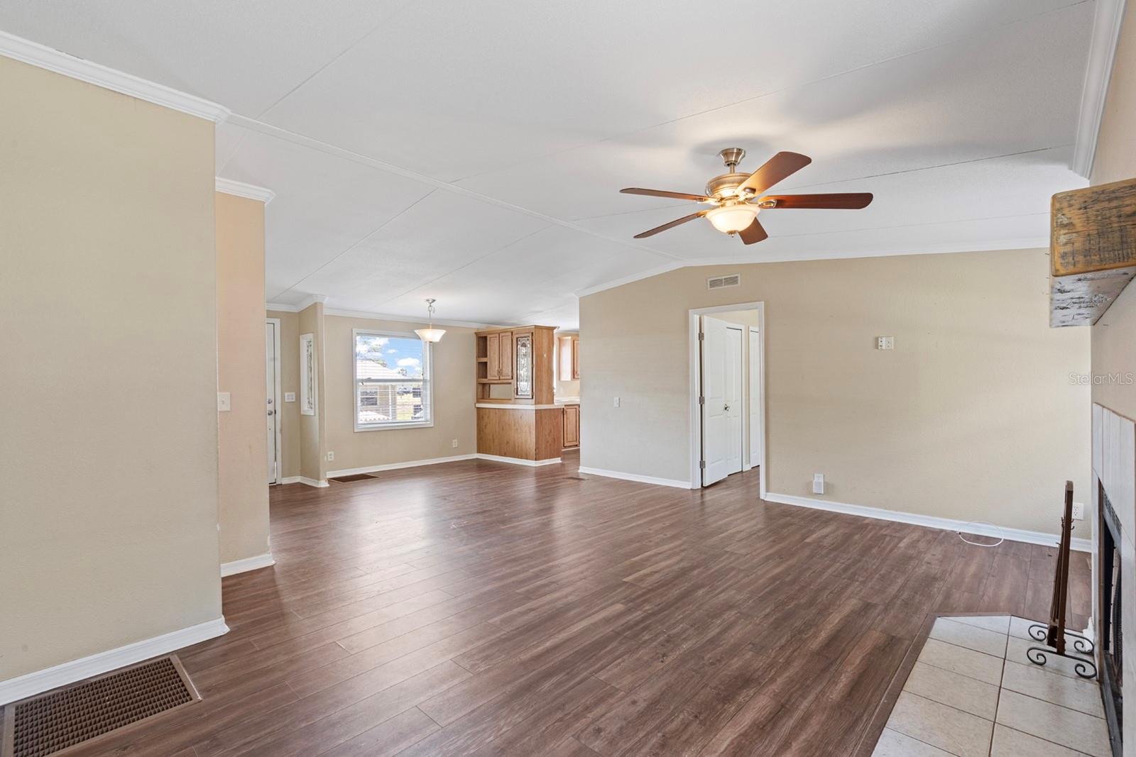 Image 7 of 20 For 3060 Park Circle